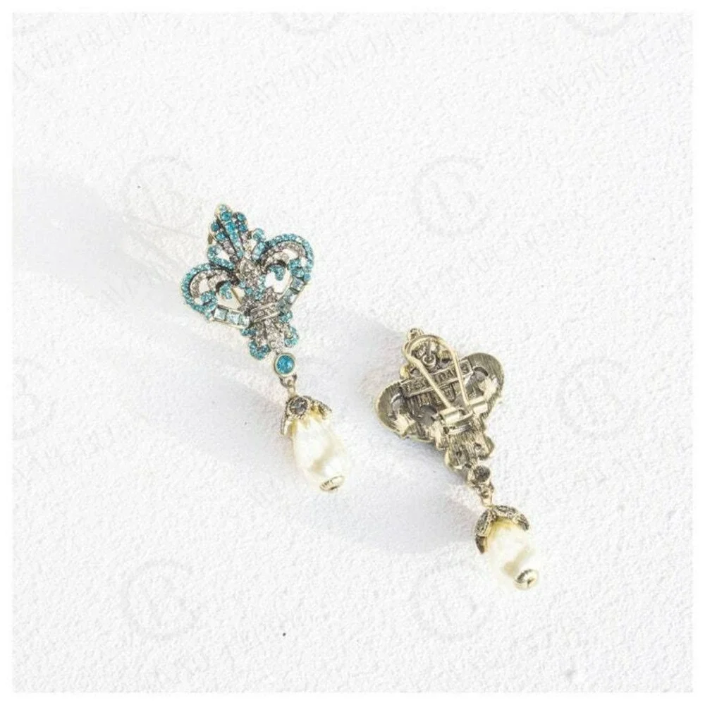 NEW Heidi‎ Daus fleur de lis Earrings